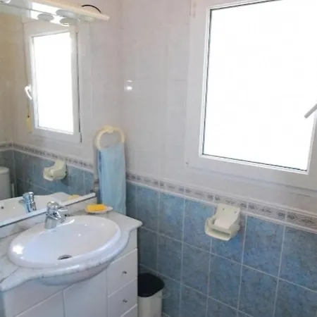 Denia, 3 Dormitorios, 6 Personas - Es-262-47